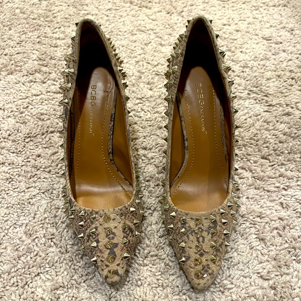 BCBGeneration Beige Brown Snakeskin Spiked Pumps